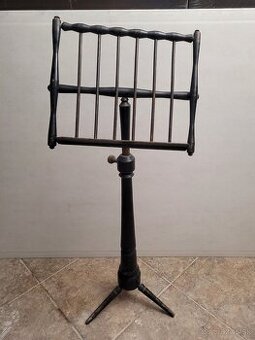 Stojany na noty a violončelo