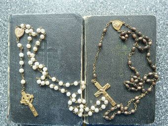 Modlitebné knižky 2ks + ruženec 2ks