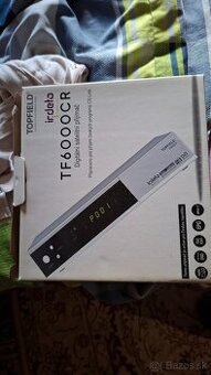 Satelitní prímač a satelit,kábel.