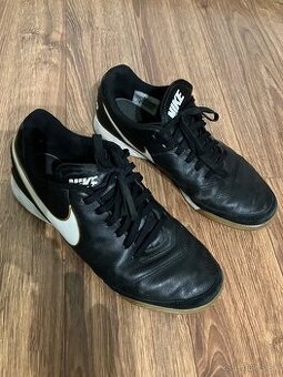 Halové botasky Nike veľkosť 40,5