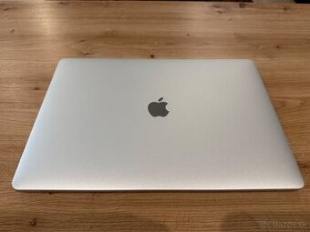 MacBook Pro (15-palcový, 2017)