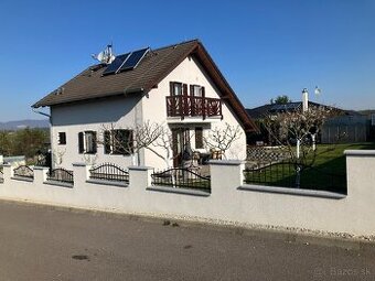 Rodinný dom s garážou na pozemku 674m² v obci Lukavica