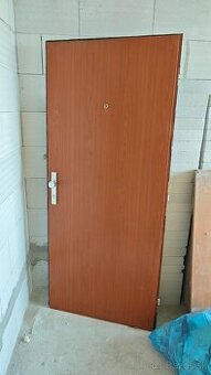 Predám vchodové dvere do bytu 80tky, používané