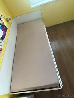 Rozkladacia posteľ s úložným priestorom
