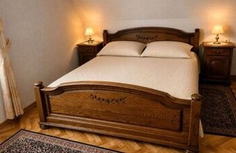 Luxusní vyřezávaná dubová ložnice,7118