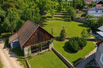 Slnečný stavebný pozemok 1 169 m² s 3-garážou Prievidza