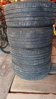 225/40 R17