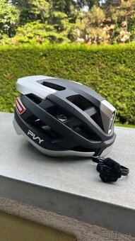 Nový inteligentný cyklistický prilba PVY Smart Helmet