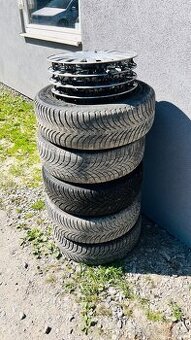 Predám 5 ks plechových diskov + VW 4x puklice