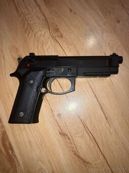Airsoftová Berreta m9