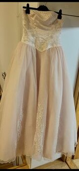 Bledoružové svadobné šaty