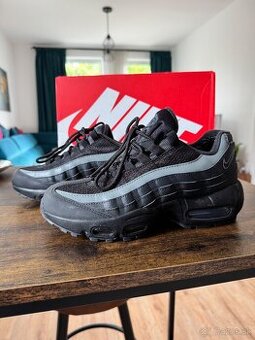 Damske tenisky Nike Air Max 95 GS v.38