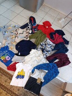 Balík detského oblečenia