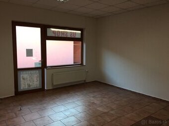 Ponúkam Vám do prenájmu obchodné priestory na prízemí.