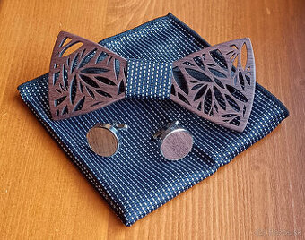 Čiernobiely drevený motýlik - kompletný set