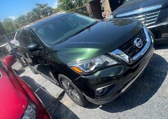 Nissan Pathfinder na opravu