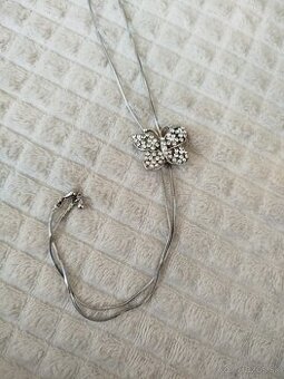 Oceľový náhrdelník motýľ