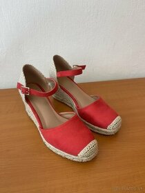 Červene sandálky 36
