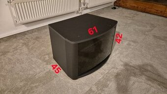 Skrinka pod TV.