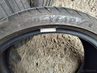 205/40R18