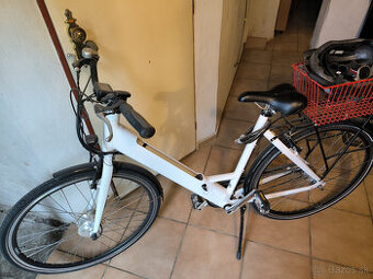 Cestný elektrobicykel