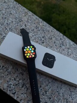 Apple Watch Series 5 – 44 mm, Space Gray