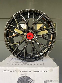 MAM RS4 R18 Black
