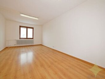 PRENÁJOM: Kancelárie Ružomberok, parkovanie bezplatné