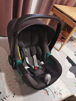 Set Britax baby safe 3 i-size grey+základňa