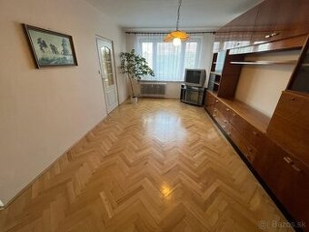 Na predaj priestranný 3-izbový byt, 82 m² – Prievidza, ul. L