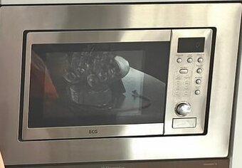 Vstavaná mikrovlnná rúra