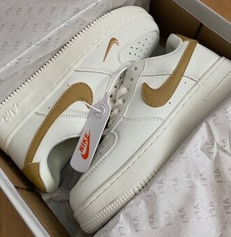 Nové tenisky s krabicou