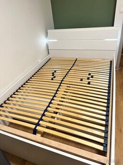 Posteľ, matrac, rošt