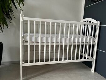 Detská postielka s nastaviteľnou bočnicou NOVÁ