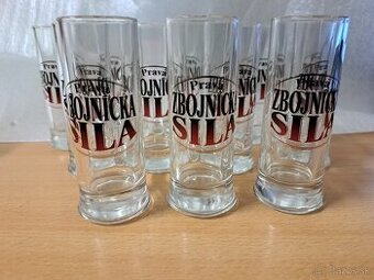 Poháriky na alko.