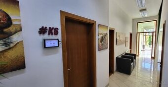 Coworking/zasadačky/kancelárie už od 17m2, terasa, dvor.