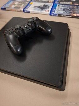 Predám konzolu PS 4, plne funkčná, 1ks  ovládač + 15 hier