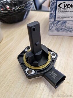 Snímač stavu motoroveho oleja VEMO