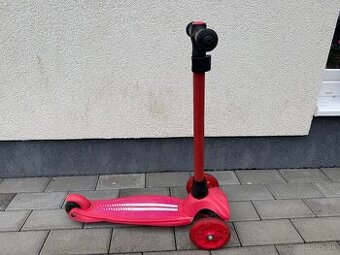 Kolobežka Ferrari shell