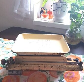 kompas,  váhy, klaksón, bakelit. náramok, zehličk