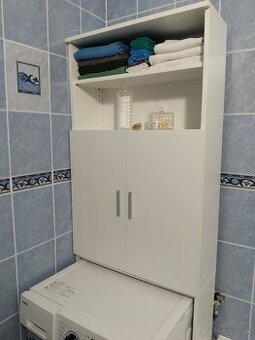 Skrinka nad práčku