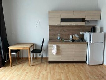 Garsonka v novostavbe s balkonom a s parkovacim miestom