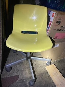 Detska otocna stolicka s nastavitelnou vyskou