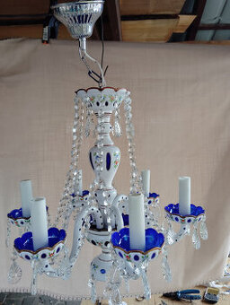 Luster prelamovane sklo.