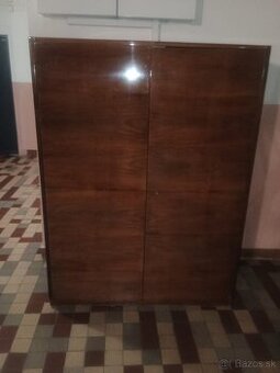 Darujem RETRO skriňu