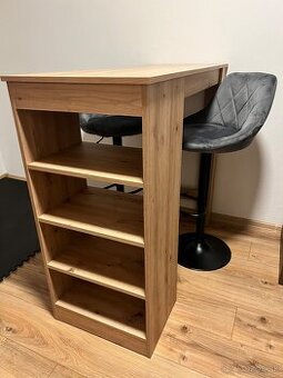 Barový stôl so stoličkami