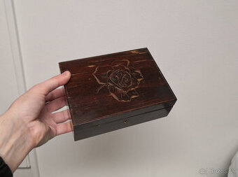 Starožitná drevená kazeta 2