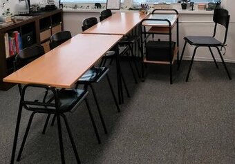 Lavice, stôl a stoličky