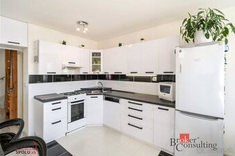 NOVÉ: Na predaj priestranný 4-izbový mezonet – Zvolen, Sídli