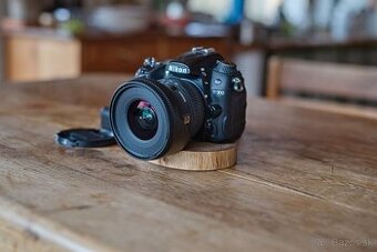 Nikon D7000 + Sigma EX 10-20mm f4-5,6 + batt. grip